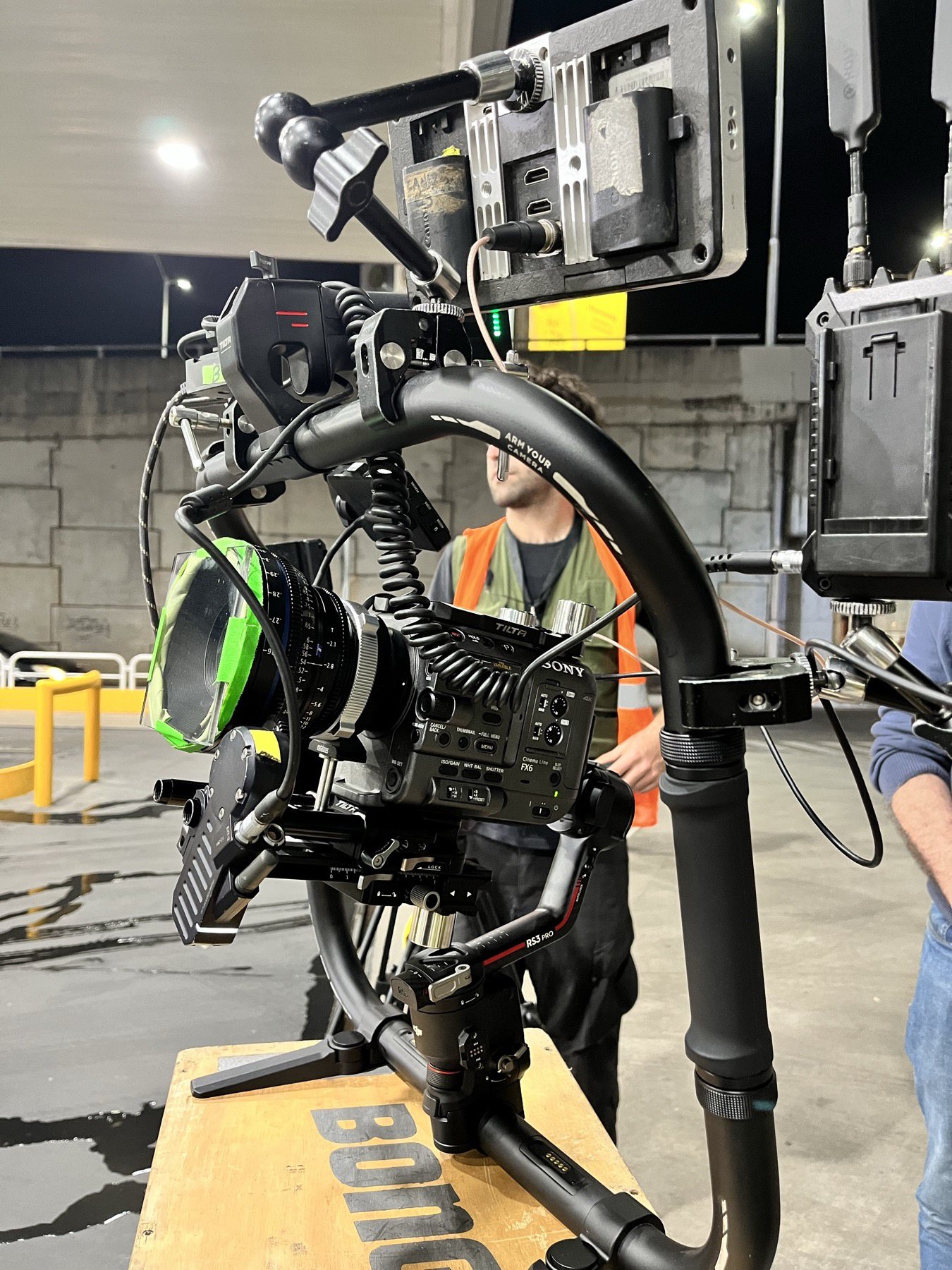Cámara de cine preparada para rodaje